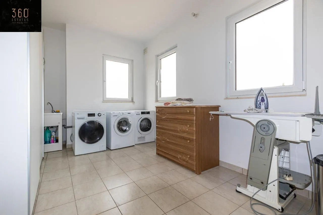 Lux Villa With Amazing Bbq, Pool Area & Wifi By 360 Estates Is-Swieqi Malta